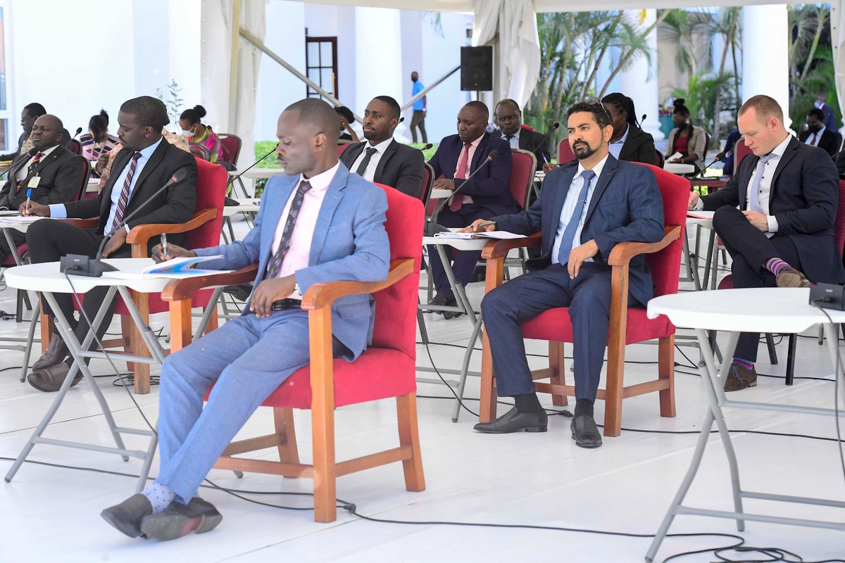 KagutaMuseveni's tweet photo. I was happy to meet a group of manufacturers, fabricators, entrepreneurs and managers of mass transport entities committed to pioneering the migration from fossil fuels to electric-powered transportation. https://t.co/zaZysn21Xp