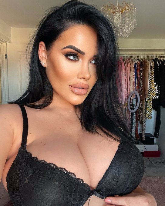 Retweet if you like the view 😛 #tittytuesday https://t.co/Si6t9ZUAw0<a href="/tag/tittytuesday"class="tags">#tittytuesday</a>