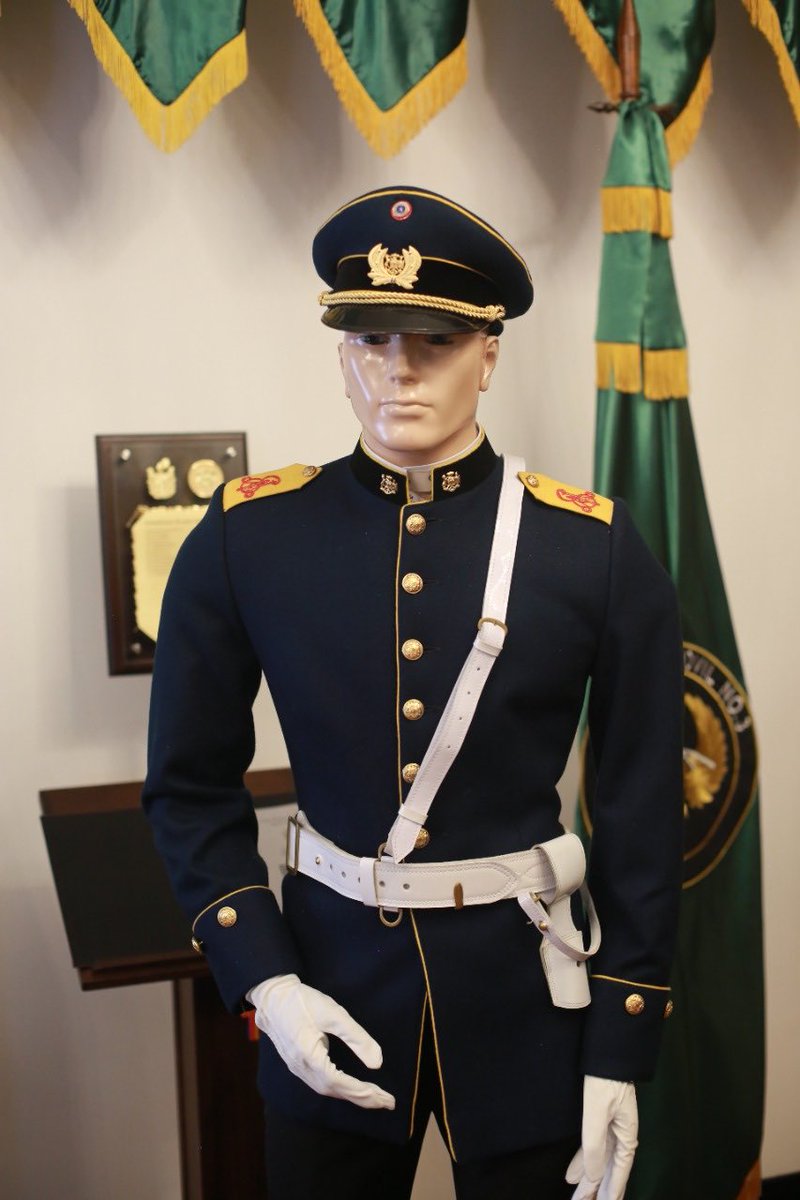 ESMIC_EJC's tweet photo. Hoy en nuestras instalaciones del alma máter, acompañamos la celebración de los 212 años del @ejercitodechile y la develación del uniforme del cadete del Libertador Bernardo O’Higgins.

#EjércitoEnElMundo https://t.co/c9FitF9Vek