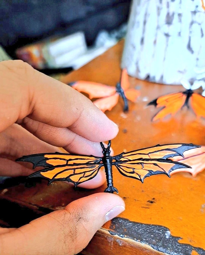 RiaKlerca93's tweet photo. My latest project for my sylvaneth army ๐๐งก๐ค๐งก I'm going for a monarch butterfly theme #WarhammerCommunity #warhammerisforeveryone #ageofsigmar #sylvaneth #gossamidarchers #fallthemed https://t.co/TRe58MGBEU