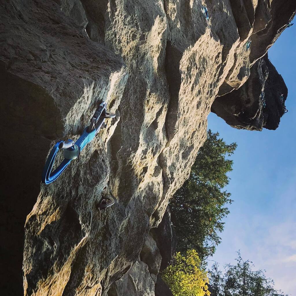 codeadamca's tweet photo. #rattlesnake #climbing #bottleglasscrag #hangoveroverhang https://t.co/u3qOJpUjGF https://t.co/uWbEQNffyJ