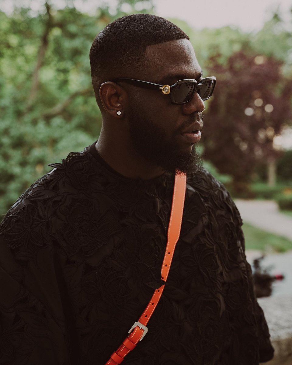 Views on Twitter "Le nouvel album de Dinos "Hiver à Paris" sortira le 4 novembre