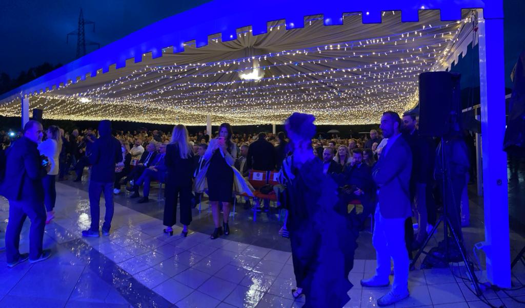 L_Cesa's tweet photo. 🔴🗳🇮🇹 Questa sera a #Pozzilli (IS) alla convention del #centrodestra organizzata dall'europarlamentare Aldo Patriciello a sostegno della mia candidatura e quella di Claudio Lotito. Oltre 1000 persone intervenute, grande entusiasmo ed energia!👏👏 https://t.co/ZuwI3LCtZR