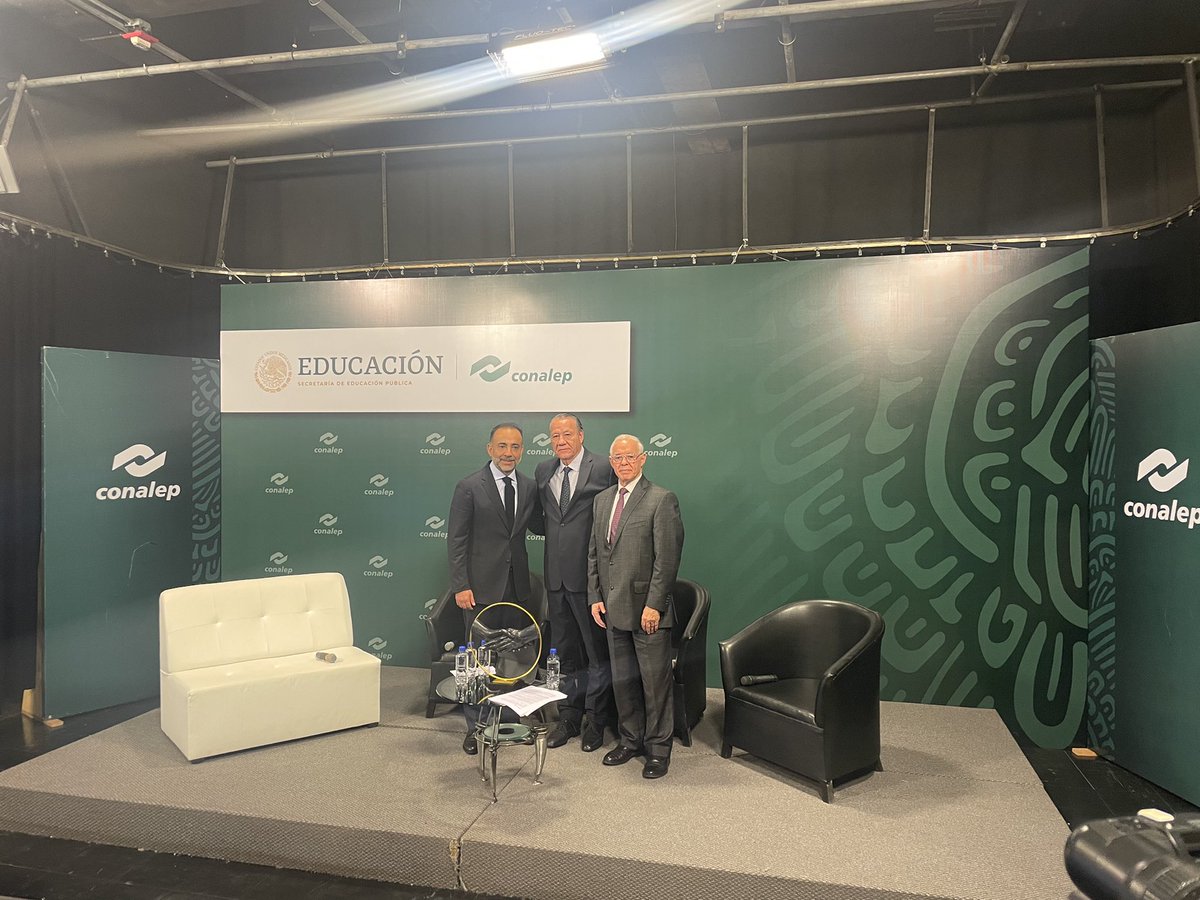 AGRADEZCO LA INVITACIÓN QUE ME HIZO EL DIRECTOR GENERAL DEL SISTEMA CONALEP A NIVEL NACIONAL, EL DR. ENRIQUE KU HERRERA, A PARTICIPAR
EN EL PRIMER ENCUENTRO NACIONAL DE VALORES CONALEP, QUE FUE TRANSMITIDO EN VIVO A LOS  313 PLANTELES DE TODO EL PAÍS.

MUCHAS GRACIAS CONALEP.