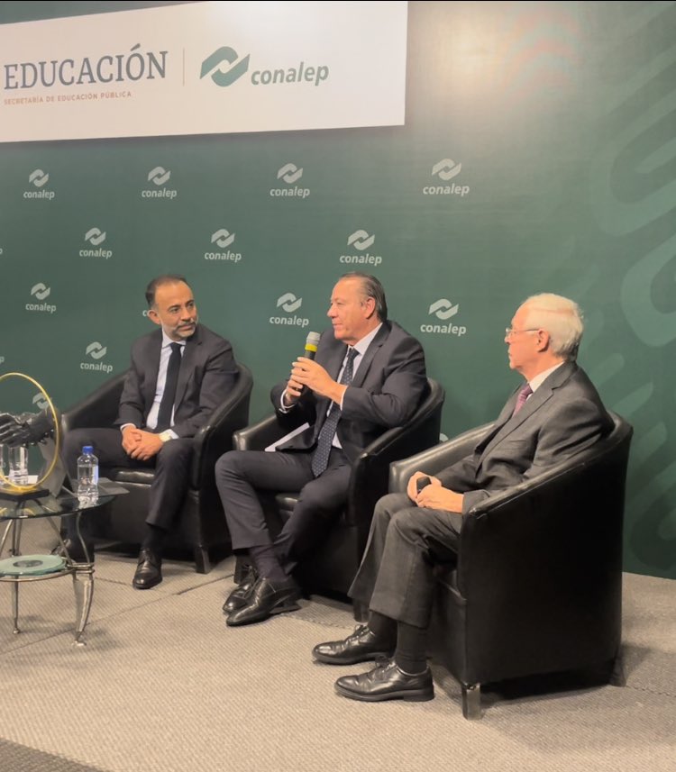 erescalona11's tweet photo. AGRADEZCO LA INVITACIÓN QUE ME HIZO EL DIRECTOR GENERAL DEL SISTEMA CONALEP A NIVEL NACIONAL, EL DR. ENRIQUE KU HERRERA, A PARTICIPAR
EN EL PRIMER ENCUENTRO NACIONAL DE VALORES CONALEP, QUE FUE TRANSMITIDO EN VIVO A LOS  313 PLANTELES DE TODO EL PAÍS.

MUCHAS GRACIAS CONALEP. https://t.co/Er3phkE7Oj