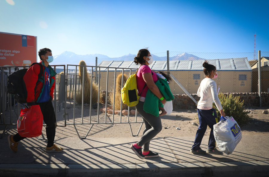 🔴Muchas familias de migrantes y refugiados de Venezuela🇻🇪recorren miles de kilómetros a más de 3,500 metros de altura en búsqueda de un nuevo hogar para reiniciar sus vidas.

🛣️Acompañamos su recorrido para que puedan realizar su viaje con dignidad.

📸 OIM/Gema Cortés