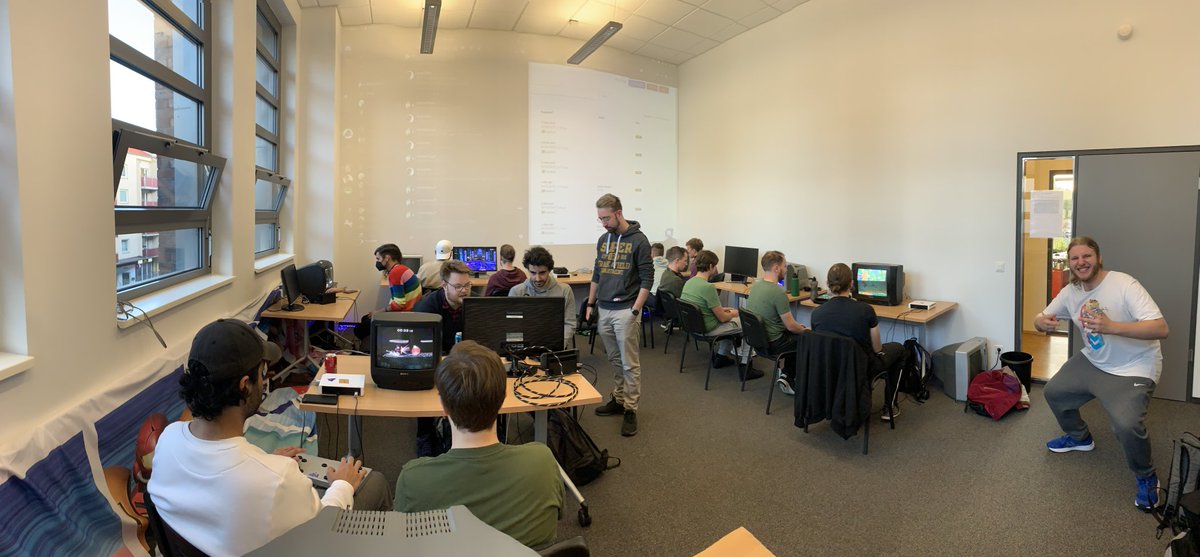 Ergebnis des heutigen <a href="/Pixelpokal/">Pixelpokal @ HI-SCORE</a> Smash Weeklys:

Melee (11👥)
1. <a href="/King_SSBM/">King</a> 
2. <a href="/zluchz/">𐔌 𝄞 𓈒˚αme ݃ ྀི꒱</a> 
3. <a href="/SPE_Kweet/">Kweet</a> 

Ultimate:
1. <a href="/RendonSmash/">Rendon</a> 
2. <a href="/Sabaca2g/">Sabaca Banana</a> 
3. <a href="/ssbm_md/">808 Magerquark 🗣️‼️💯</a> 

Danke für eure Teilnahme und bis nächste Woche!