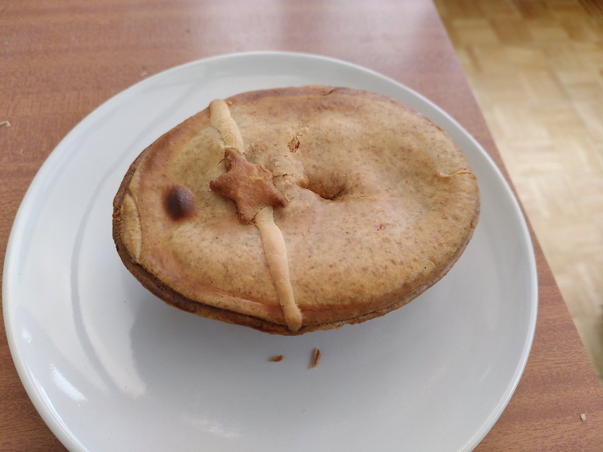 The <a href="/Chunk_of_Devon/">Chunk of Devon</a> Veggie Tagine pie had a pleasing array of veg in a tasty, sweet yet tangy sauce. The vegan pastry isn't quite the same as their normally buttery pastry but was good in it's own right with a nice biscuity crunch and a more wholesome taste. It held together too!