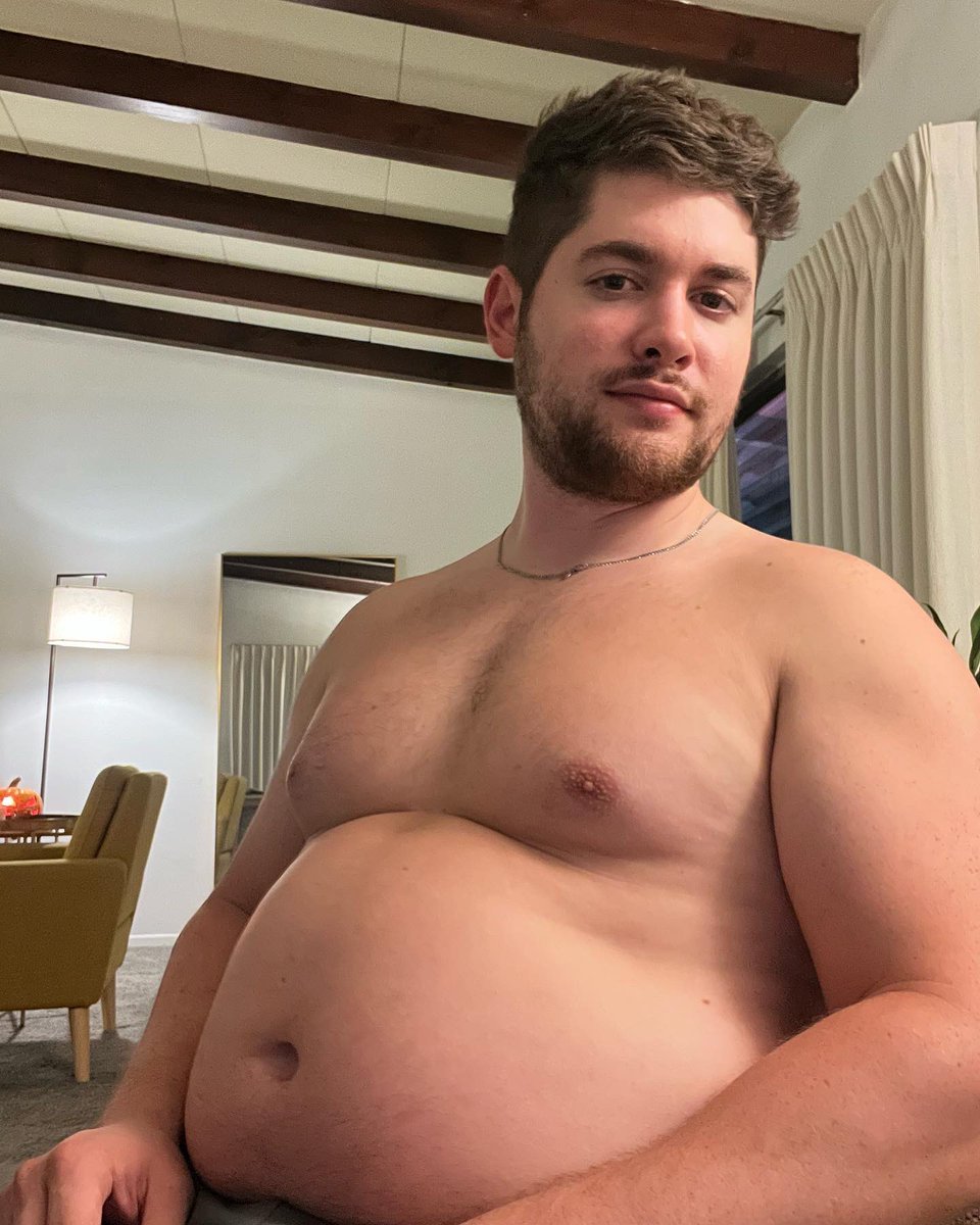 Hmm anyway I look sleepy after sm food 😴