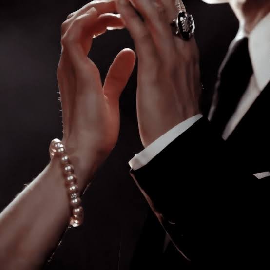 ⚠️ SE BUSCA ⚠️

×  Partner para OTP con Harry.

• Trama atemporal (+ post guerra).

¿RT?