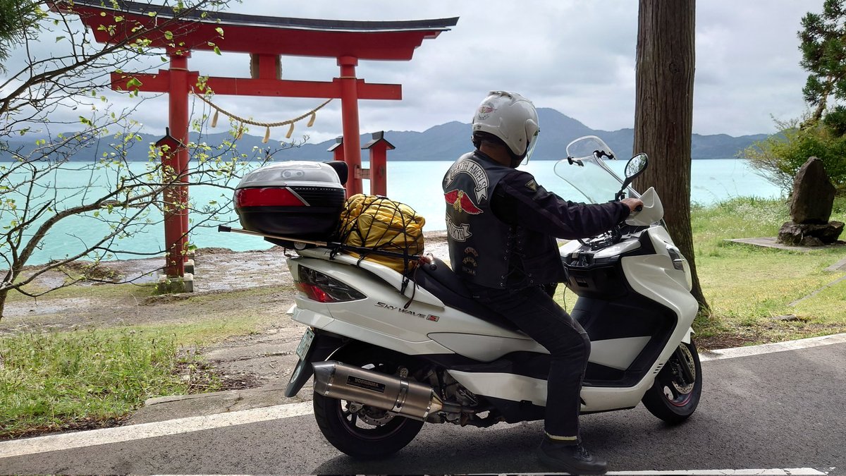 healthange_matt's tweet photo. 今更ながらパッチ付けたベストに荷物に片手杖を縛り付けて…
スクーター🛵に乗る格好じゃなかったなー😅
#HEALTHANGELS
#東北
#ツーリング
#スカイウェイブ400
#CK44a https://t.co/6VAua2y9Rr
