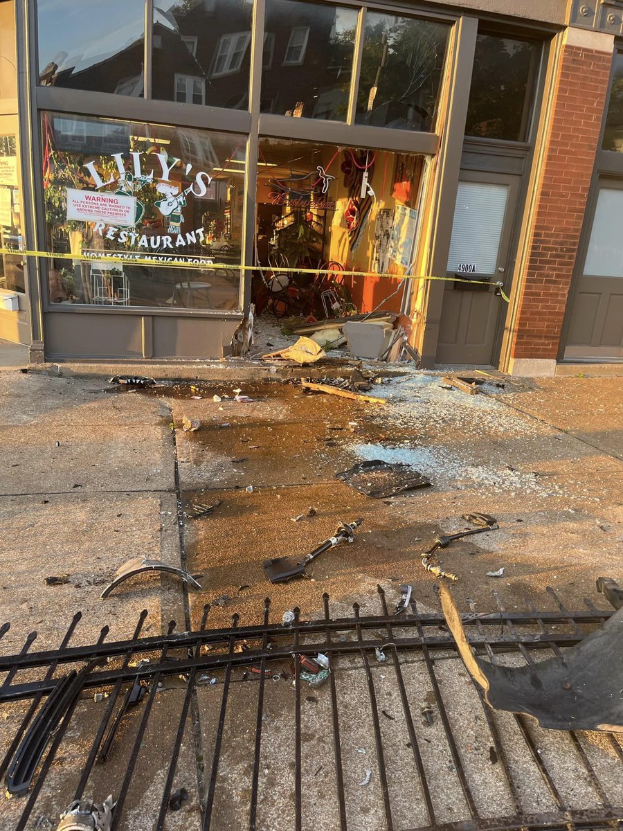DavidAmelottiTV's tweet photo. This is the damage Salvador and Adela Esparza found this morning when they arrived to open Lily's Mexican Restaurant today. 

They say police were on scene at 5:30 AM, when a female driver crashed her car into the building. @KMOV https://t.co/8a9AVWZNCn