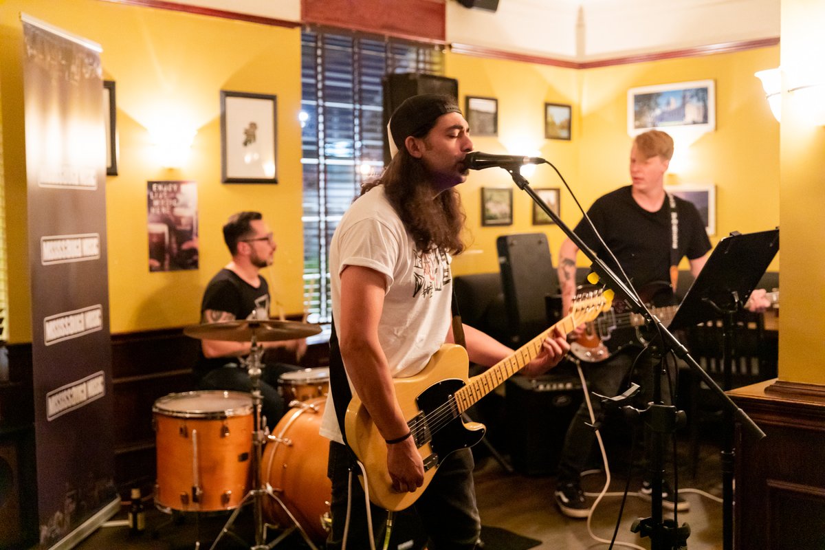 Mississauga_M's tweet photo. Last Tuesday @CuchulainnsPub w/ @mattzaddy, #NoSunshineCollective &amp; friends!

📸: @maquin01 
#MMWeek https://t.co/slbua1bqMW