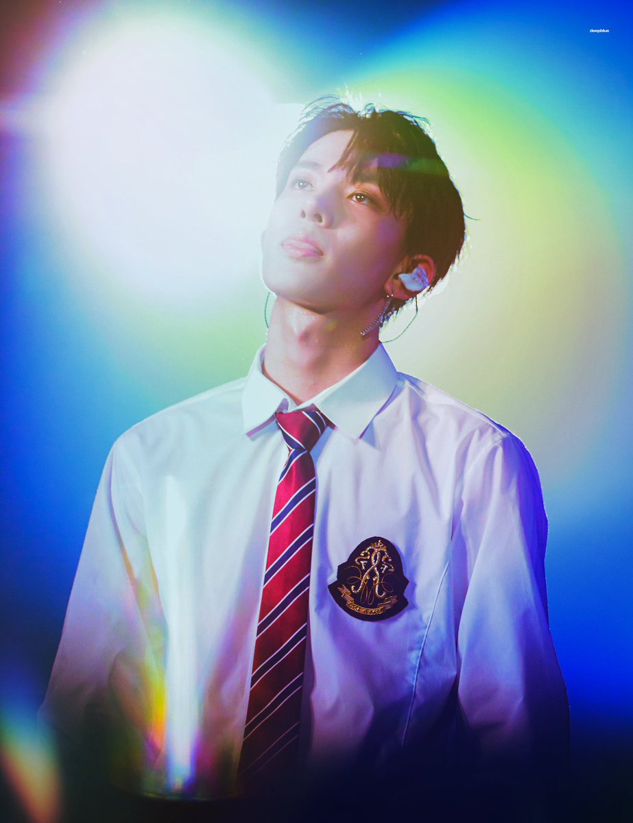 lheesoftie's tweet photo. LOOK THE COLORS AND THE BEAUTIFUL MAN HERE https://t.co/i93uayX6IV