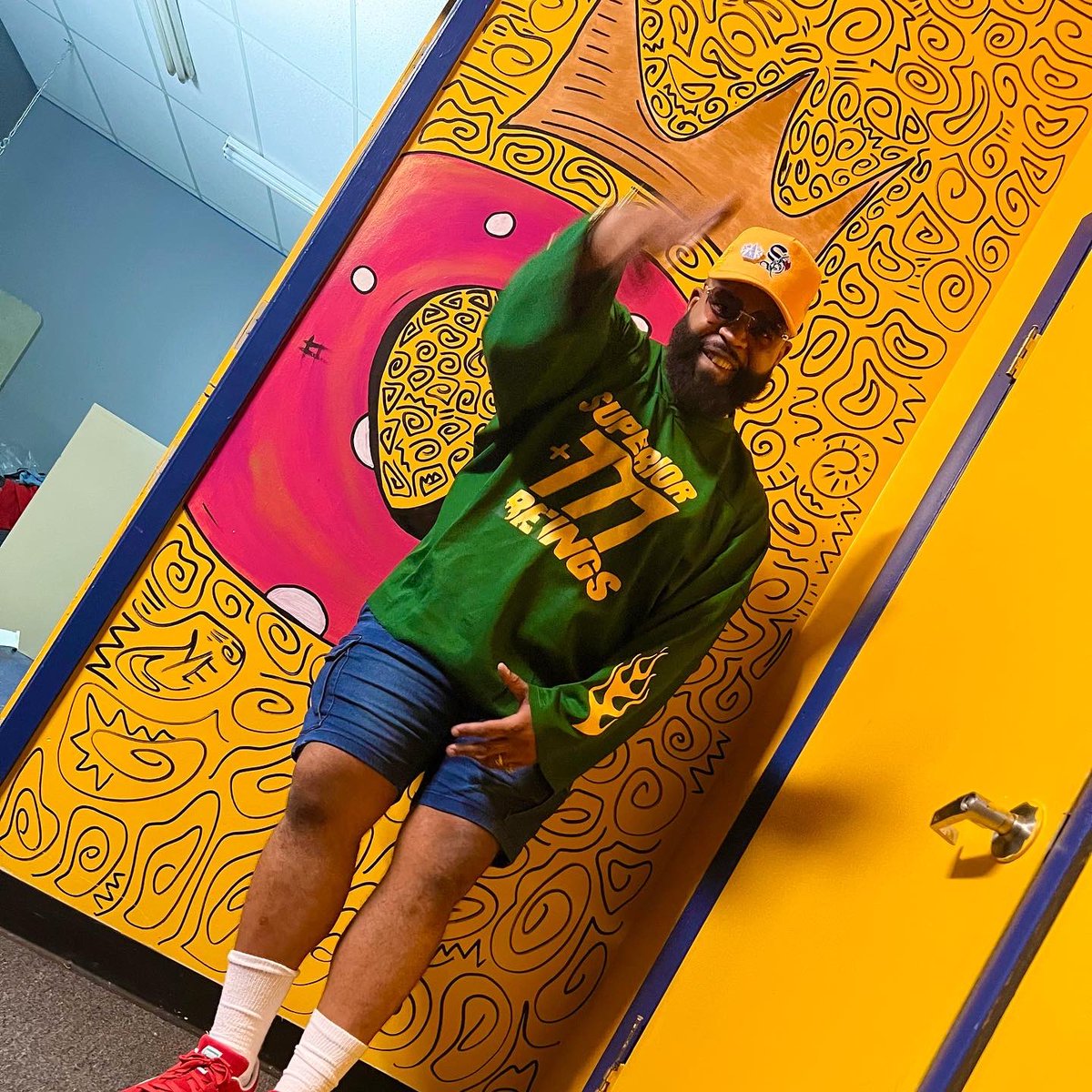 hvyopinion's tweet photo. Fresher than a peppermint.
Jersey & hat by @SuperiorBeings7
#fatboytwitter #bigboytwitter #bigboystyle #Streetwear https://t.co/Vsqyyq4cis