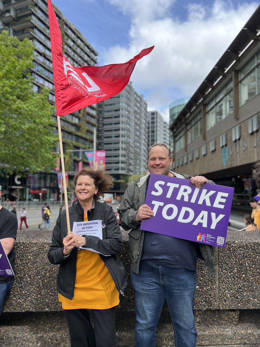 IEUNSWACT's tweet photo. Solidarity with @NTEUNSW today who are demanding SECURE JOBS, SAFE WORKLOADS and FAIR PAY.
#betterunis #utsstrike https://t.co/CxdKrs7O6S