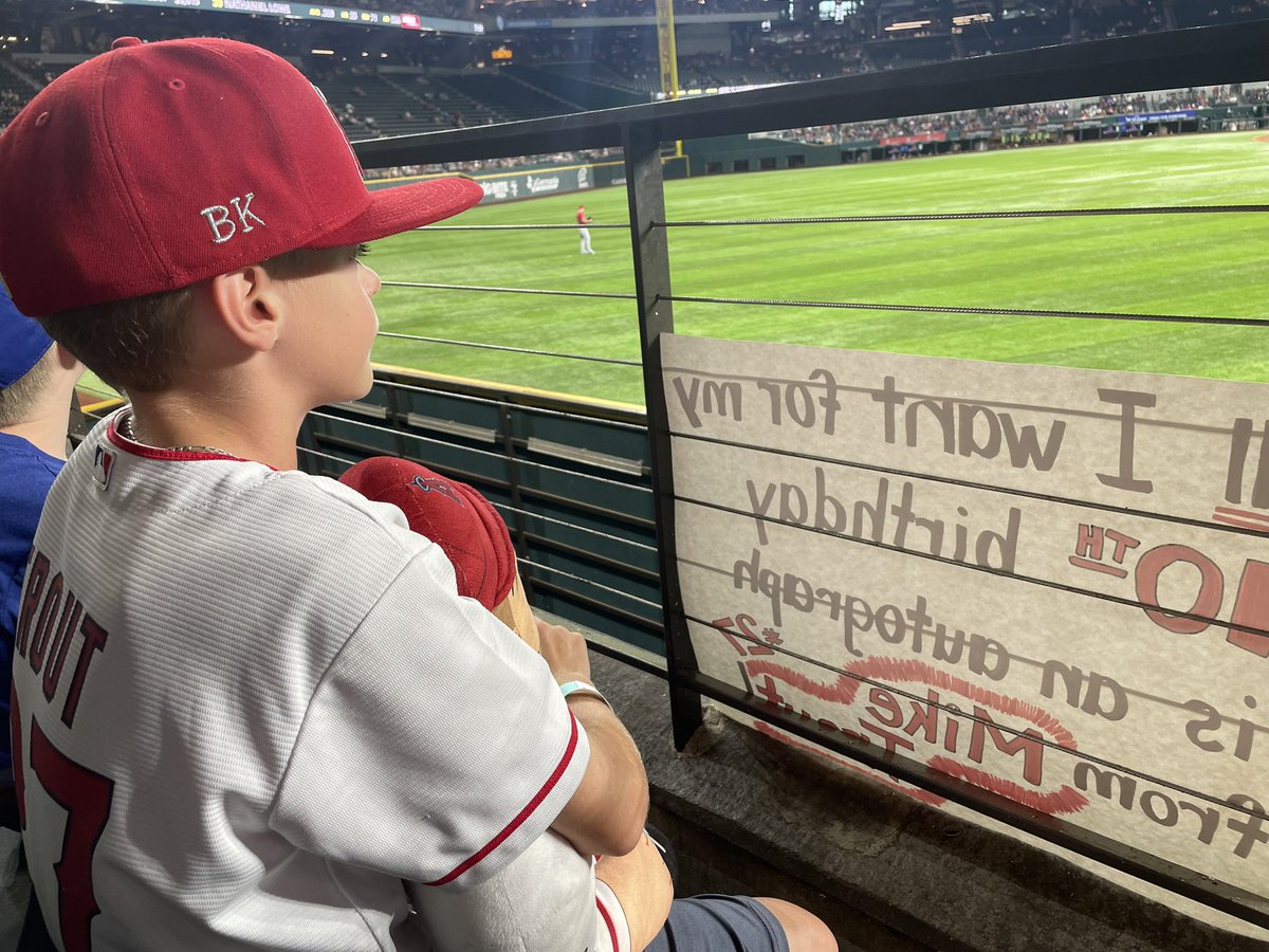 CaitJoblon's tweet photo. HE GOT A THUMBS UP FROM @MikeTrout and instant tears of joy. This kid and his @Angels 😍🥹 https://t.co/2Gja4LFI4O