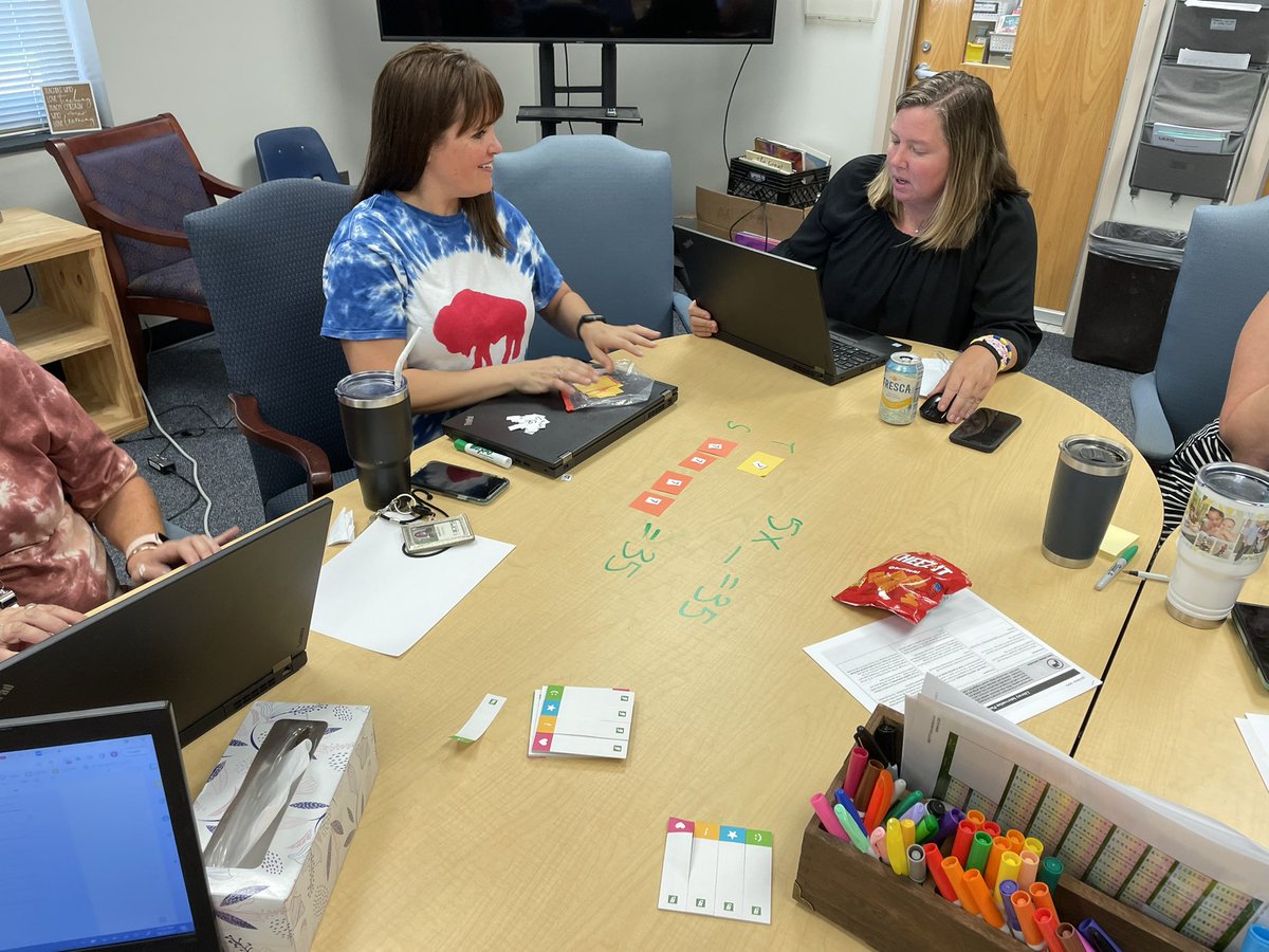 Melanie Moore tweet media