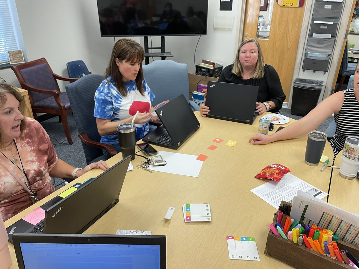 Melanie Moore tweet media