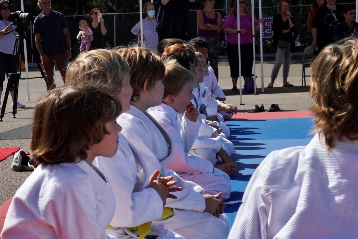 jduhautbedos's tweet photo. Très fière d’accueillir la fédération @francejudo_ (et 3 médaillés olympiques!) pour le lancement du programme #JudoForSchool dans les écoles du réseau @aefeinfo en Am. du Nord. Très bons échanges aussi avec @USAJudo, @LA84Foundation et @LA28 pour développer le #judo aux 🇺🇸. https://t.co/zyw4Y5PR3b