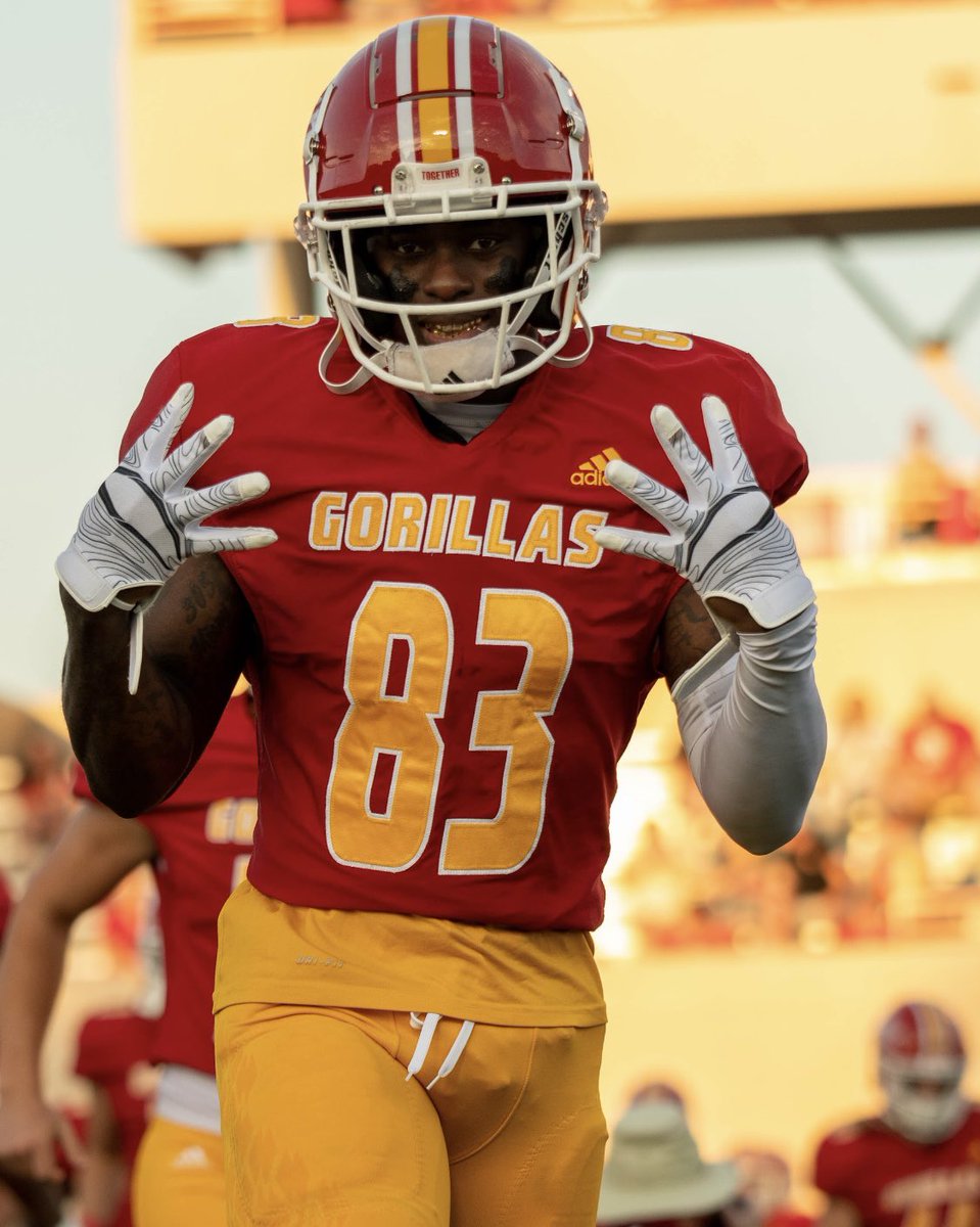 Sorry I’m a bit late y’all been busy with homework and also a little lazy tbh. But here’s some of my shots from Saturday nights game against the Northeastern State Riverhawks! #football
#sportsphotography #pittstate #Nikon #footballphotography