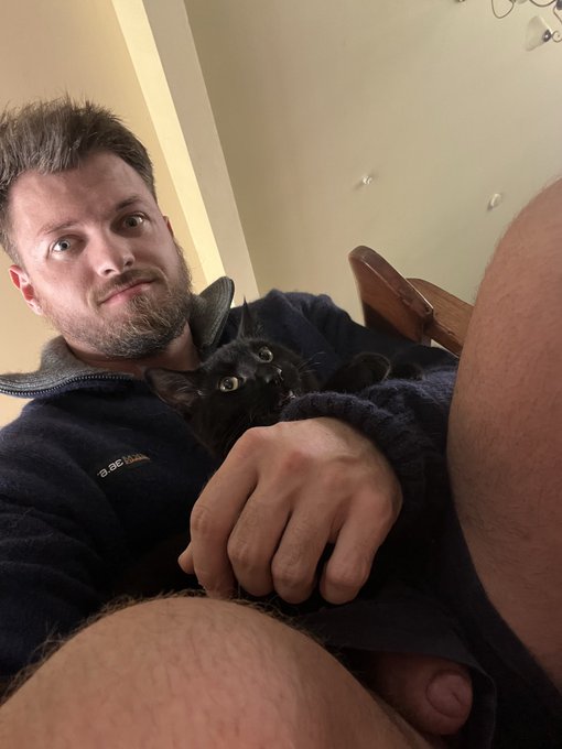 This demon is always getting in the way of me studying 😂 https://t.co/qZqiA9BflF