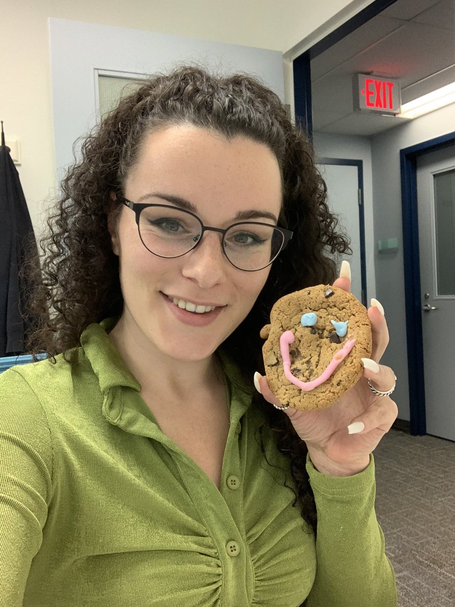 AngeliaMeffe's tweet photo. Thank you @JHartmanComms for the delicious and joyful @TimHortons #SmileCookie 🍪 How can these adorable cookies not put smile on a persons face. 😃 https://t.co/0K69vdjLni