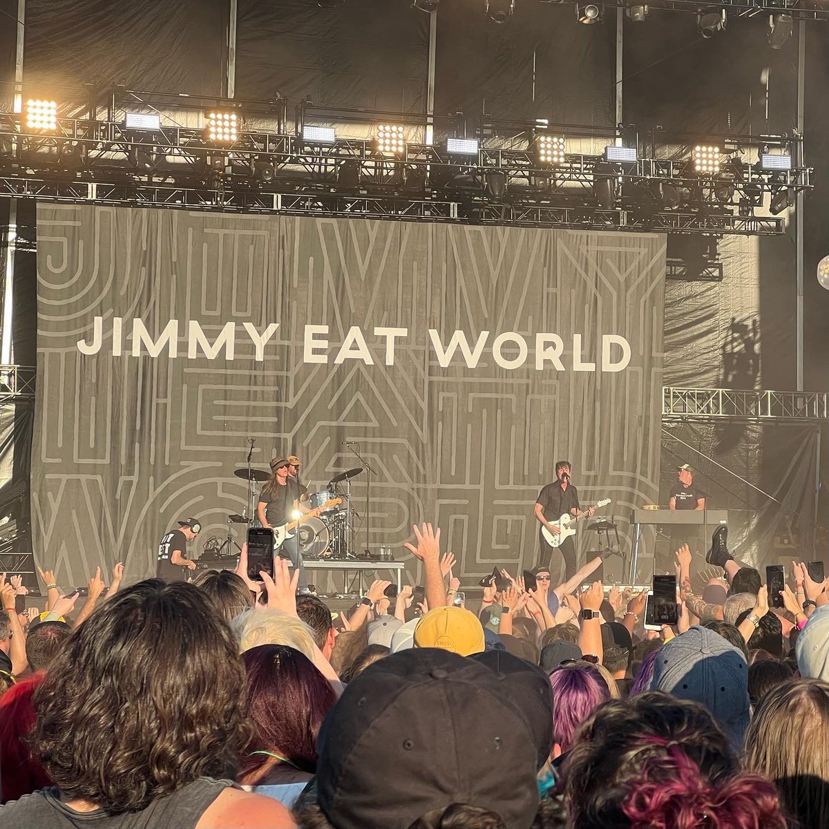 drexy10's tweet photo. 3 days. 31 bands. RiotFest 2022.
 
Discovered new bands, reconnected with others. Hearing Ocean Avenue played in full after thinking I’d never see @Yellowcard play again. Thank you @RiotFest. #music #RiotFest #Chicago https://t.co/nTHpcd1P74