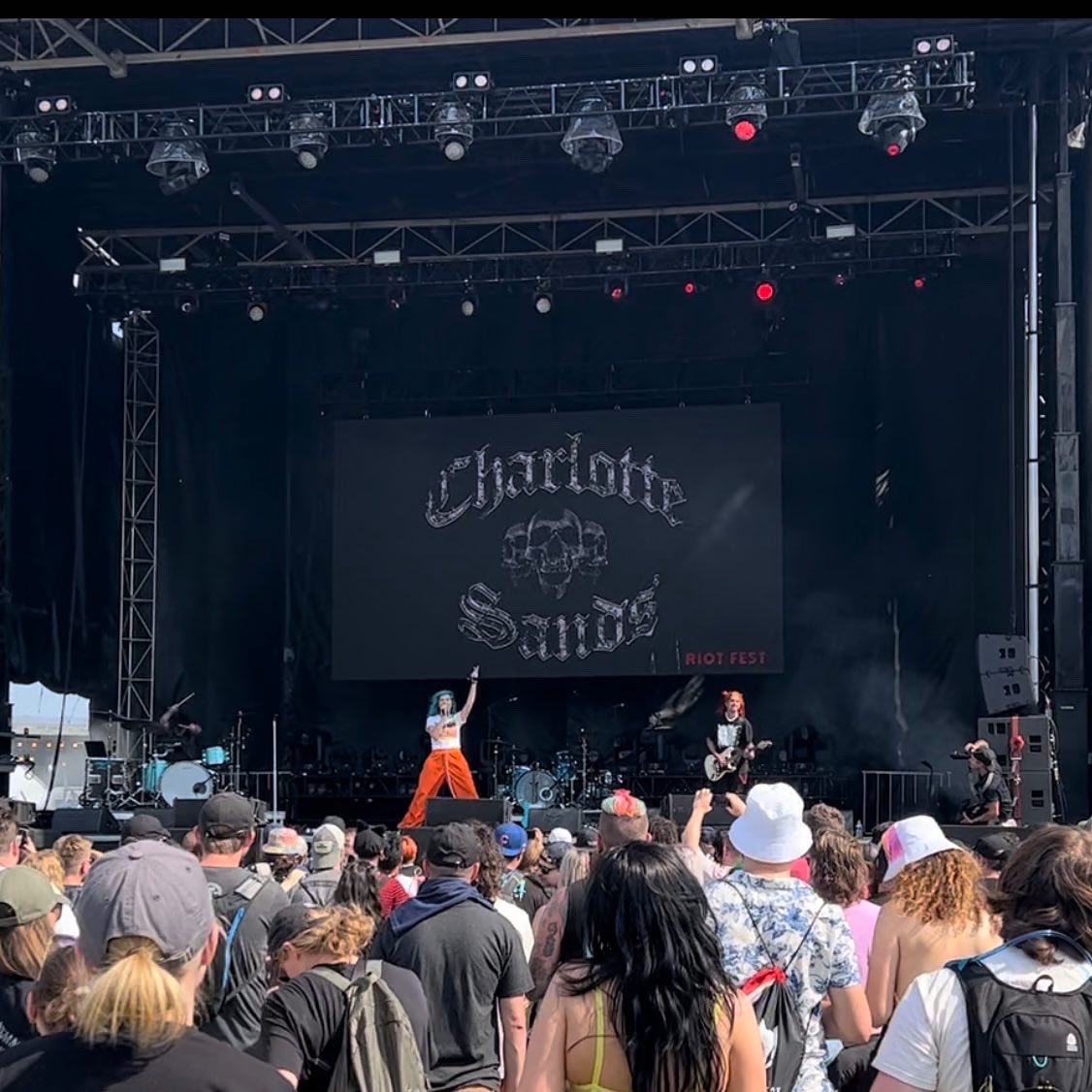 drexy10's tweet photo. 3 days. 31 bands. RiotFest 2022.
 
Discovered new bands, reconnected with others. Hearing Ocean Avenue played in full after thinking I’d never see @Yellowcard play again. Thank you @RiotFest. #music #RiotFest #Chicago https://t.co/nTHpcd1P74