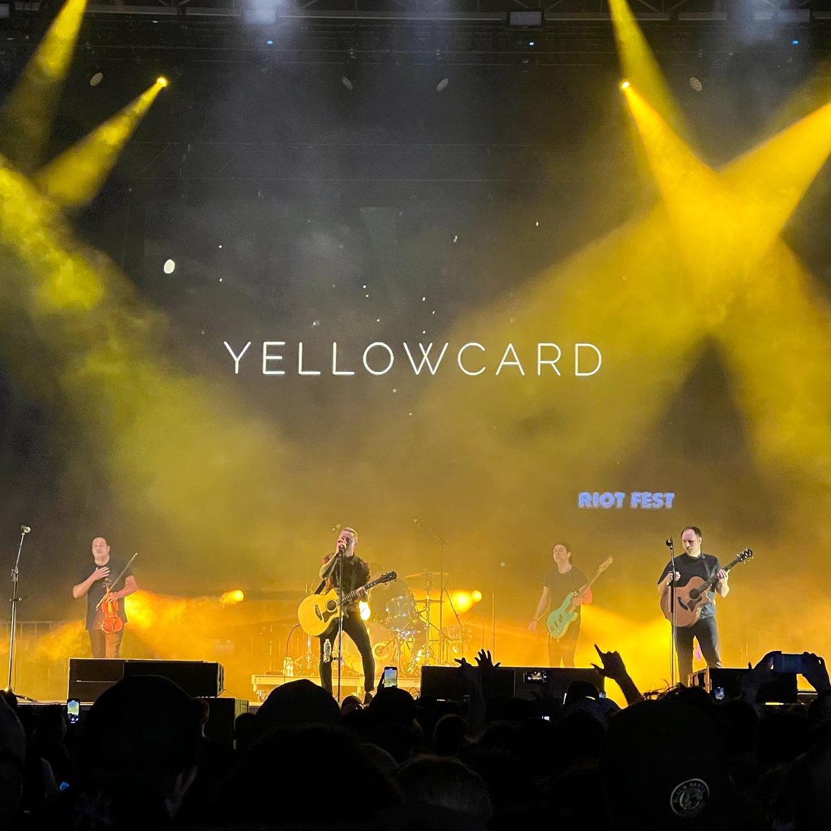 drexy10's tweet photo. 3 days. 31 bands. RiotFest 2022.
 
Discovered new bands, reconnected with others. Hearing Ocean Avenue played in full after thinking I’d never see @Yellowcard play again. Thank you @RiotFest. #music #RiotFest #Chicago https://t.co/nTHpcd1P74