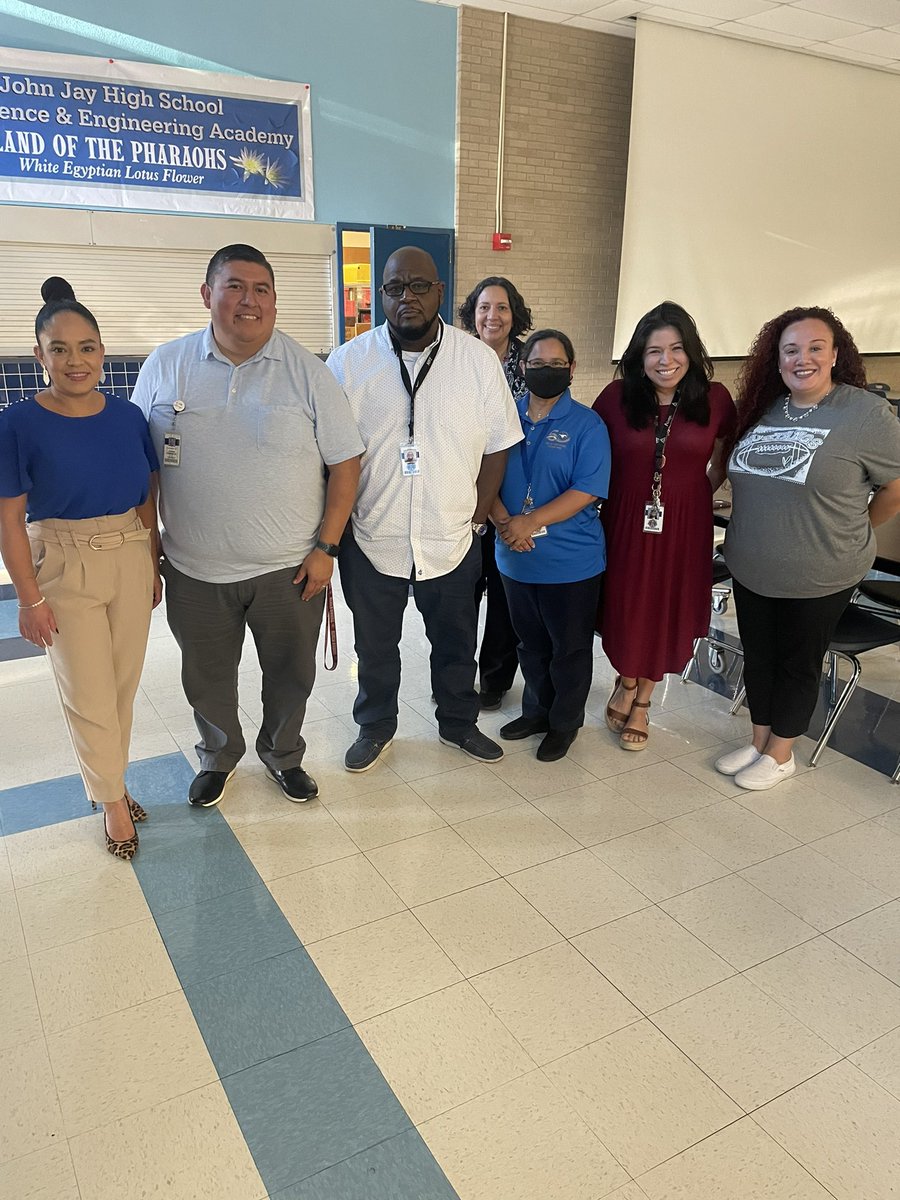 JJHSCounseling's tweet photo. Excellent turnout at Senior Parent Night! Great job Ms. Flores @career_jay we had various colleges & universities, Senior Seminar & the counseling team present to parents about all things related to Senior Year & Postsecondary Goals! #MustangsIgnited @NISDJaySEA @NISDJay https://t.co/MgFY0aK93G