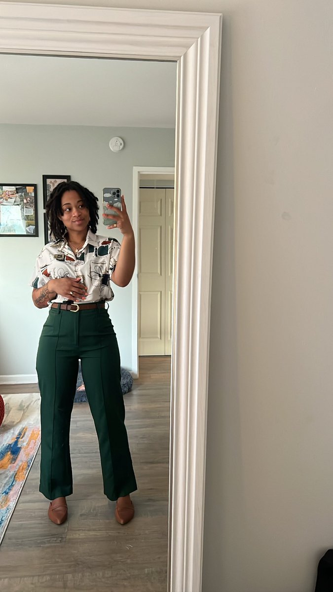 _jaycashh's tweet photo. update: i’m a teacher now &amp; i’ve been maintaining my own hair 🧡🌱 https://t.co/qBciZG9NAo