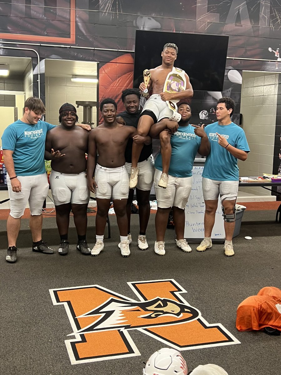 FletcherShow's tweet photo. Northwood Falcons senior RB @QuintavionWhite is our Taco Bell/@FletchWorldWide Player of the Week after rushing for 242 Yds &amp; 4 TD in a win over Airline! https://t.co/MS9kR8XlQ0