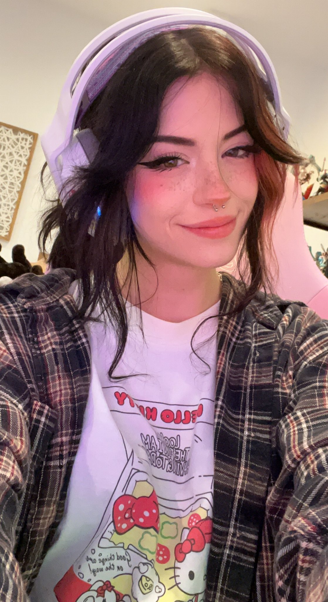 hannah owo (shethey) on X: hard 2 see but hello kitty pizza shirt >>>  t.coBHYoktyn5K  X