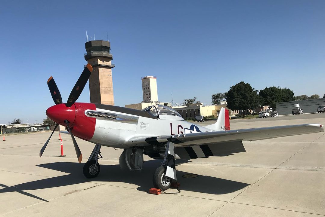 Top Gun Archive on Twitter "Tom Cruise with Top Gun Maverick crew and his P51 Mustang during