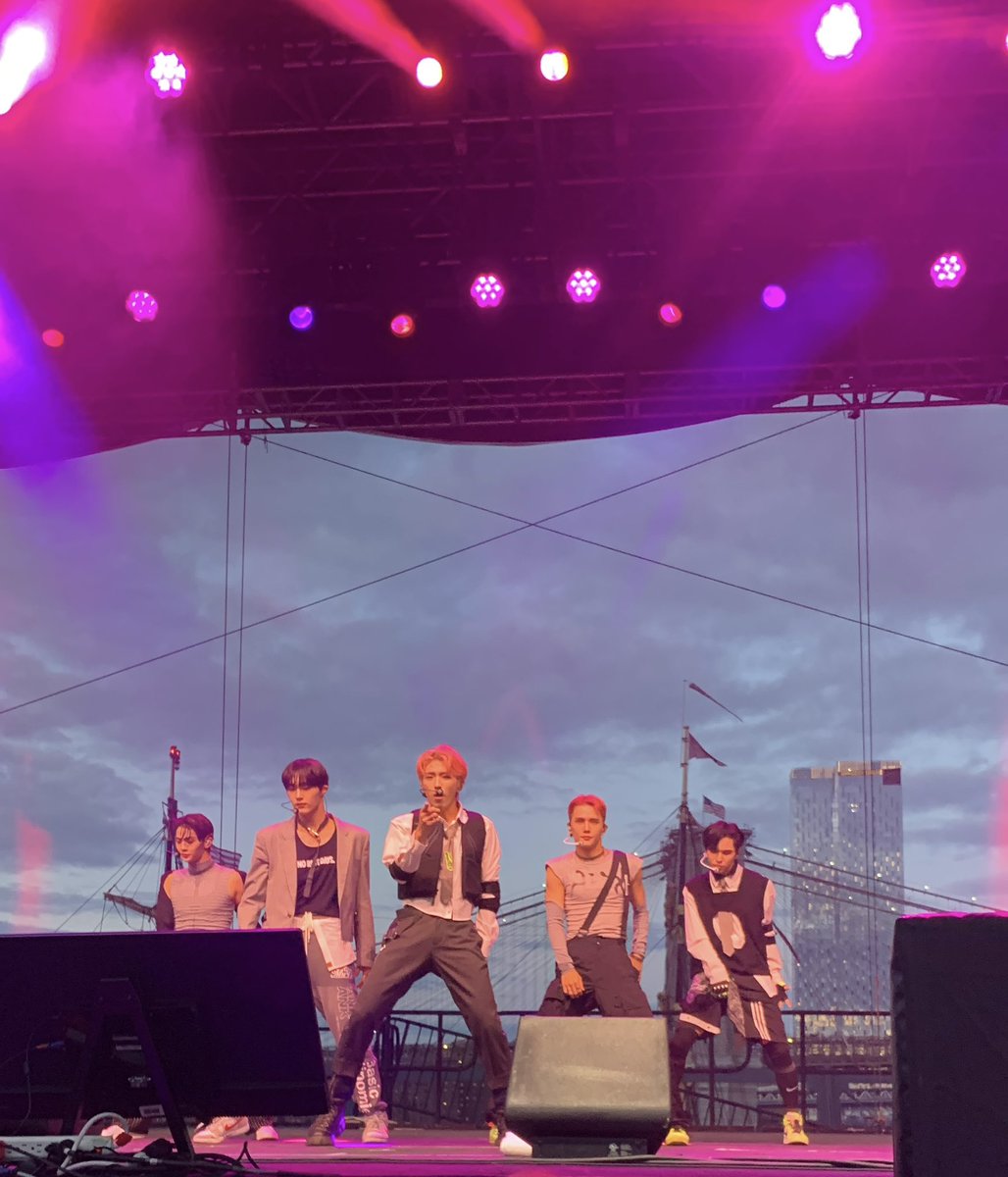Jeideubi's tweet photo. #CIX458 #BX #BAEJINYOUNG #SEUNGHUN #YONGHEE #HYUNSUK #Complete_in_X #씨아이엑스 https://t.co/0ryovyEHYX