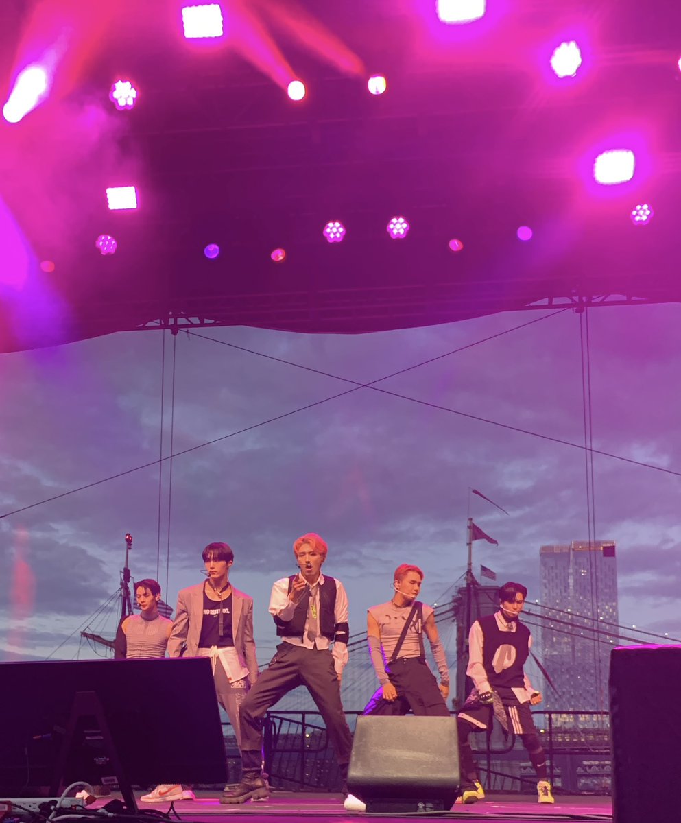 Jeideubi's tweet photo. #CIX458 #BX #BAEJINYOUNG #SEUNGHUN #YONGHEE #HYUNSUK #Complete_in_X #씨아이엑스 https://t.co/0ryovyEHYX