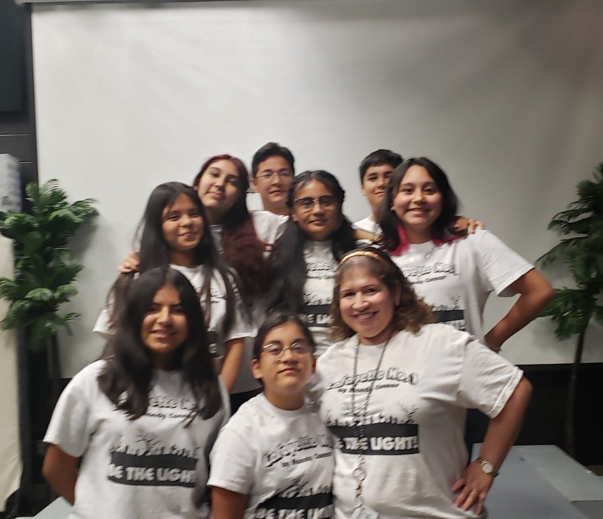 StallionTheatre's tweet photo. Some of my favorite young people! My Theatre Squad!! #Homecoming2022 #SheldonSparks @SuperStallions @b_viverette @SheldonISD https://t.co/8krCzMXMui