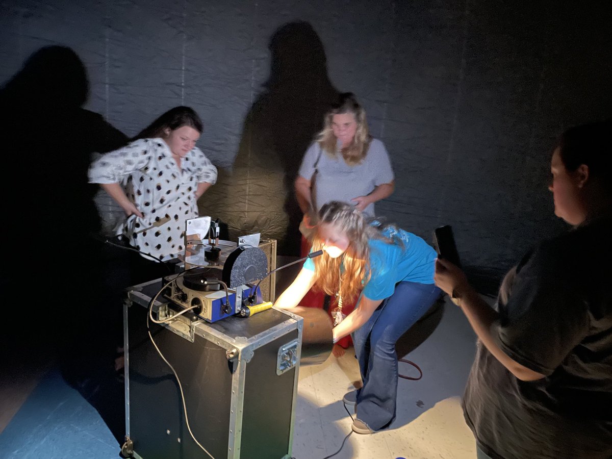 DCS_Overpark's tweet photo. Thank you to Mrs. Cynthia Dixon, Principal at Lewisburg Elementary, for coming to Overpark to show our 5th grade team how to set up and operate the StarLab! #TeamDCS #TrueTeamwork #OneDistrict https://t.co/nVFulEI5z3