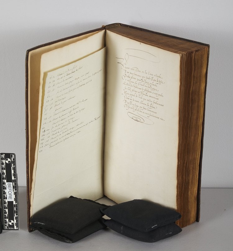 ConservationCTR's tweet photo. 📚️ It may be called a Commonplace Book, though it's certainly not so common nowadays! But if you had been alive in the 1500s, it was a valuable resource - a collection of notes, proverbs, ideas, adages, poems, prayers, recipes, and facts.
https://t.co/wQyFtWUGL1 https://t.co/nFPWTGOZ4w