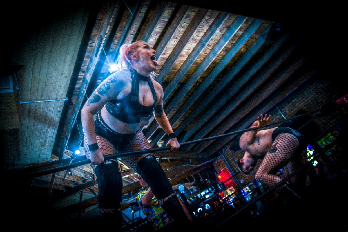 JCastroPhoto12's tweet photo. BUSSY! @FreelanceWres  @EmporiumChicago @EFFYlives @AllieKATCH https://t.co/1wb8pv9nc2