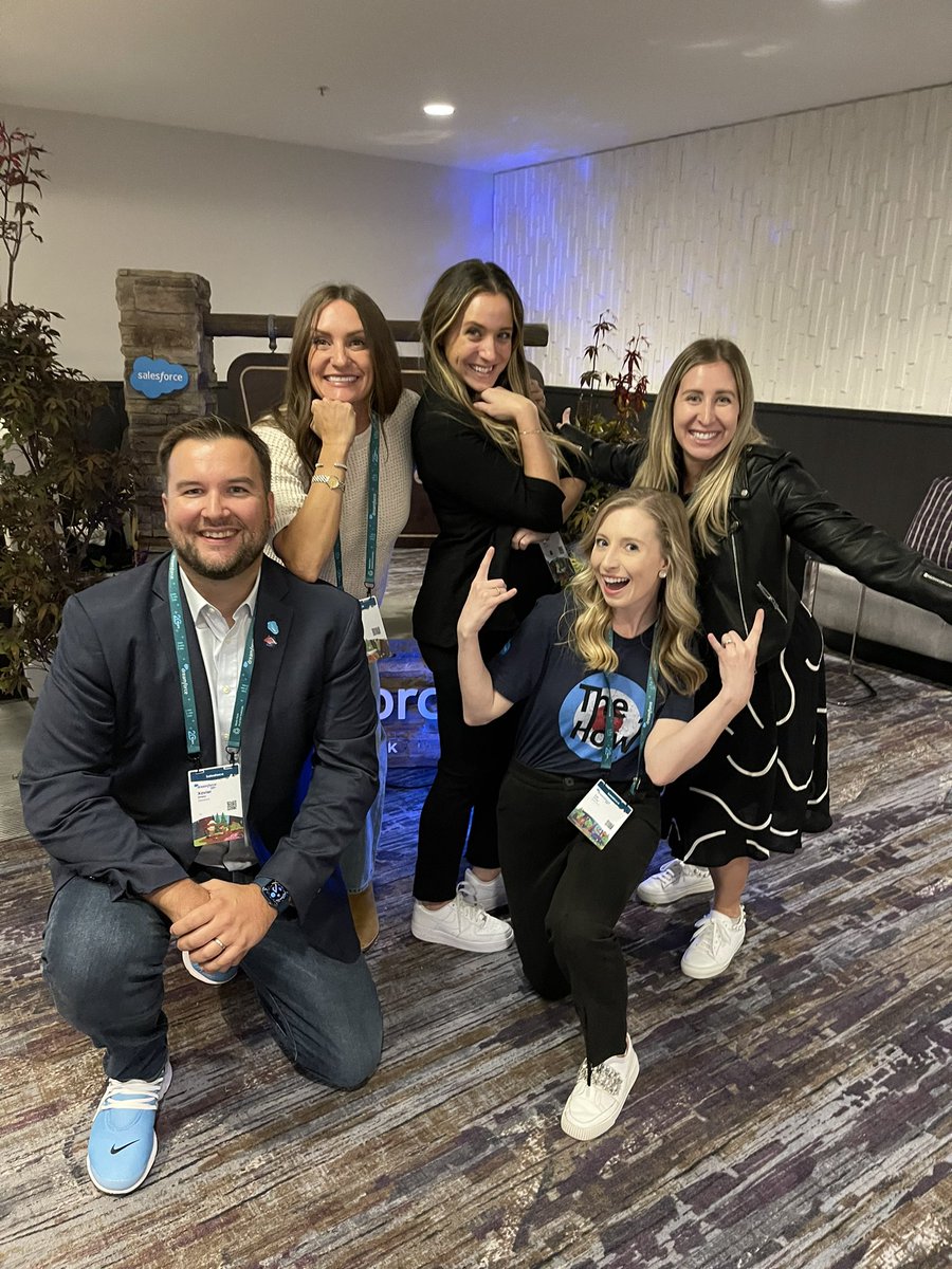 xavier_emery's tweet photo. Professional Services is what you need? Don’t miss this keynote tomorrow about some of Salesforce’s finest who can have a huge impact on how you set up and use @salesforce products + they are giving away SWAG 🚨Swag alert 🚨 #df22 Scan the QR code https://t.co/OubVNykSx5