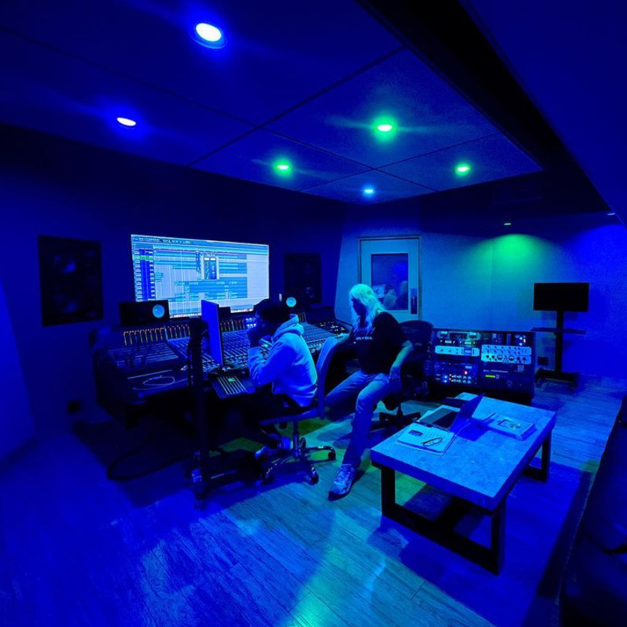 AvidProTools's tweet image. 🎵 Purple Haze
📷 instagr.am/vortexmusic1
▶️ avid.com/pro-tools

#purplehaze #recordingarts #musicproduction #mixing #band #songwriter #producer #protools #avid