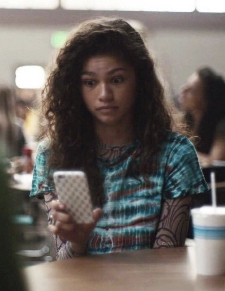 Not them showing us Gabby’s ring before her engagement #bachelorette