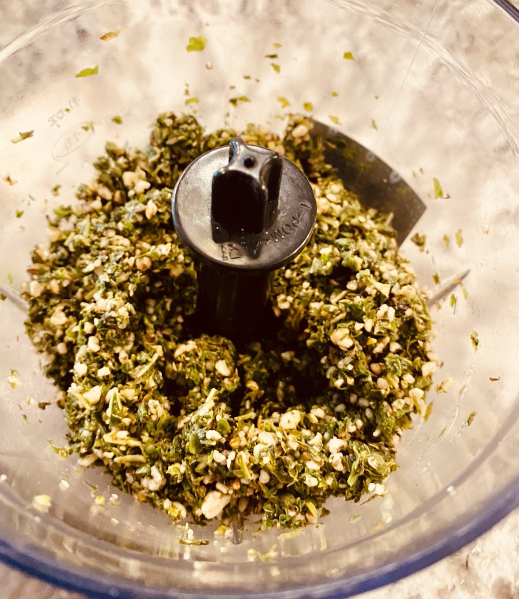 TheFoodie8's tweet photo. #HomeMadePesto #FreshOrganicBasil #MincedGarlic #PineNuts #ExtraVirginOliveOil #FullOfFlavor #EatPGH #TrueCooks #FreshSeasoning πΏπΏπ«π§ππ https://t.co/anyTk3WAty