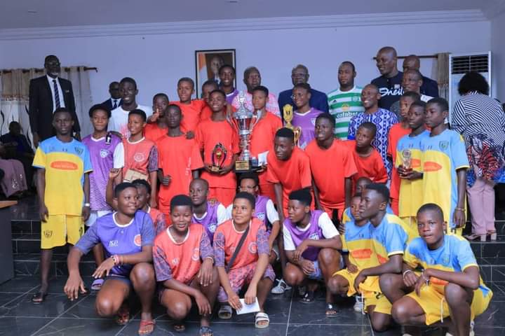 IssifouCoul1's tweet photo. J'ai pris part aux côtés du @GKAFANA à la remise de trophées aux vainqueurs de la 9ème Édition du Tournoi Dominique Ouattara, lors d’une cérémonie organisée  à la Mairie Centrale Selmer ce mardi 20 sept22. https://t.co/SbadPwrtDy