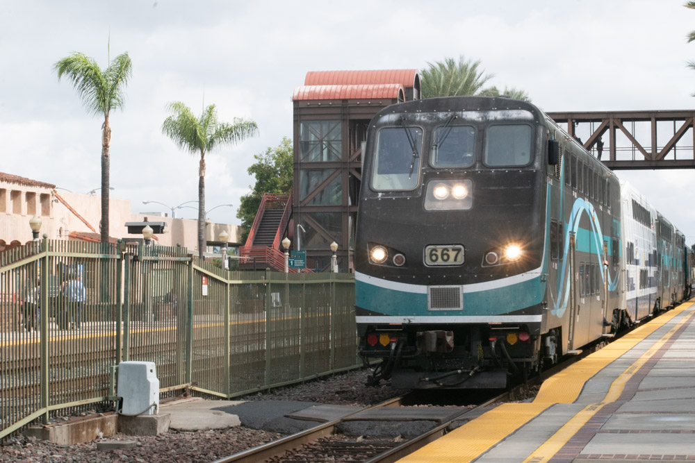 Metrolink's tweet photo. Tackling Tuesday!
๐ธ: Jacob B
#takethetrain
#SoCalExplorer https://t.co/YqdxqzvPAp