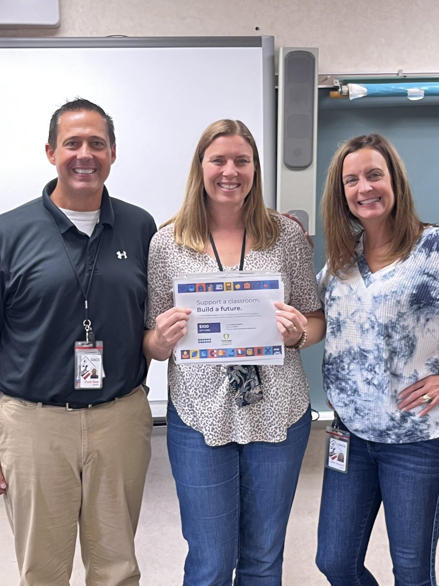 What an honor to get to gift Mairy Zent the #BigDayforTeachers <a href="/DonorsChoose/">DonorsChoose</a> gift card to thank her for leading and inspiring <a href="/CEScoyotes/">Covington Elementary</a> every day!! <a href="/CFPExtraYard/">College Football Playoff (CFP) Foundation</a>