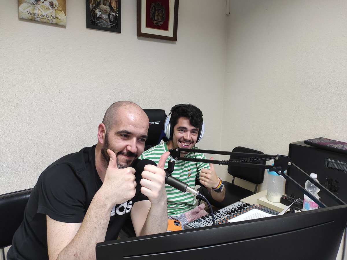 EstadioEstudioV's tweet photo. Estamos en directo en la 107.1 FM entrevistando a @Jaimehoyuelaa @RafaPedrero18 y @alexperezb17, jugadores del @formacvillarrub hablando de FÚTBOL. https://t.co/0Li8rT3tNe