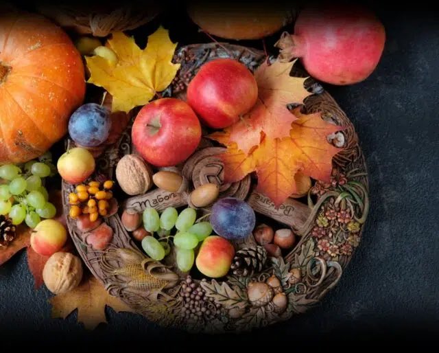 MharaStarling's tweet photo. Mabon and the Autumn Equinox 

In modern paganism and witchcraft, one of the spokes of the wheel of the year is the celebration of “Mabon”. The autumn equinox. But where does this celebration get its name? And what does it have to do with Welsh mythology? 

A thread 🧵 https://t.co/zKDnZ8B7Lh